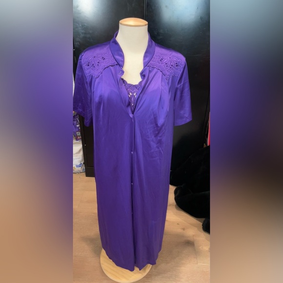 Vanity Fair Other - Vintage vanity fair purple nightgown/slip with matching housecoat